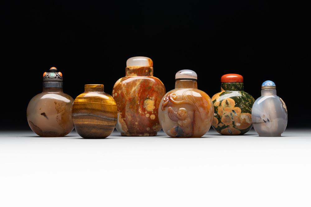Six Chinese hardstone and agate snuff bottles, 19/20th C.