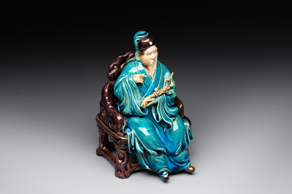 A Chinese turquoise- and aubergine-glazed sculpture of a seated scholar, 18/19th C.
