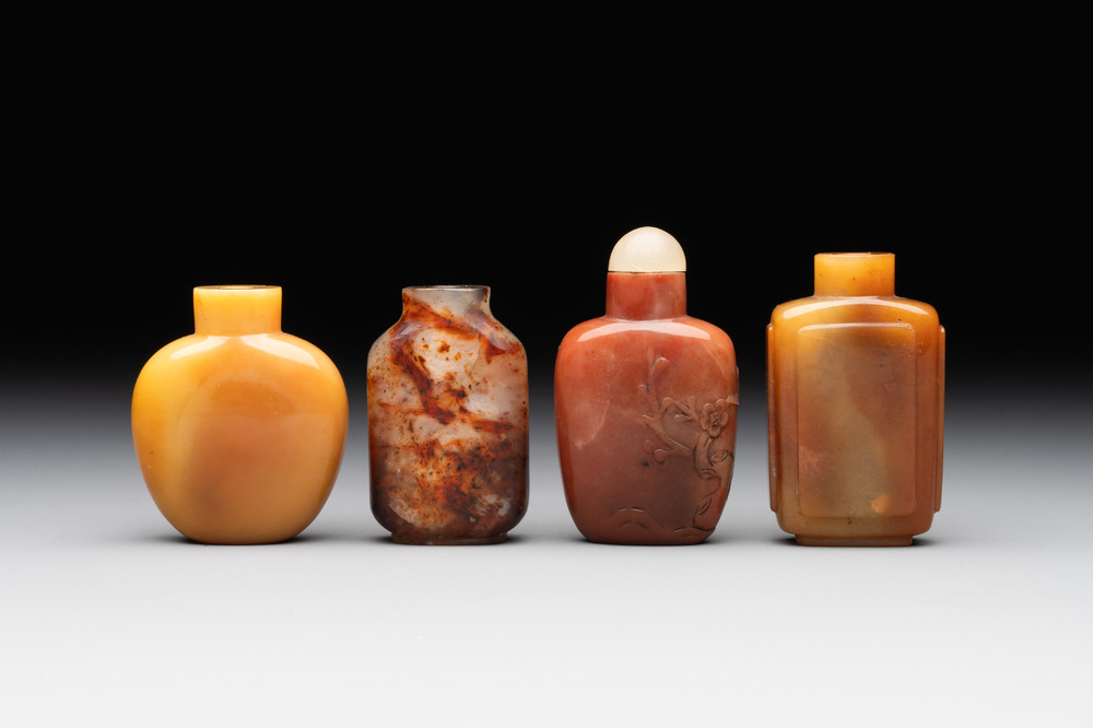 Four Chinese jade and hardstone snuff bottles, 19/20th C.
