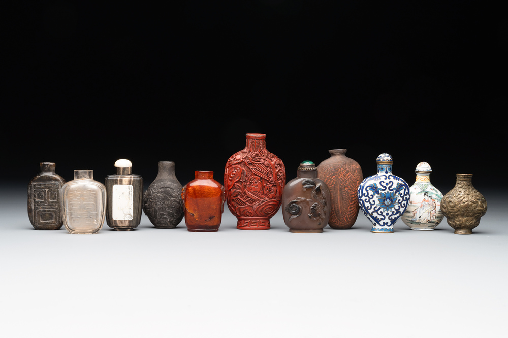 Eleven Chinese snuff bottles in amber, agate, rock crystal, lacquer, hardstone, metal and wood, 19/20th C.