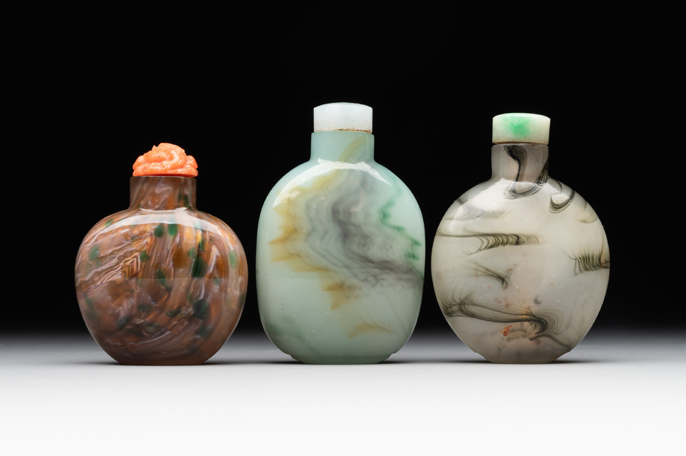 Three Chinese swirled glass snuff bottles, Qing