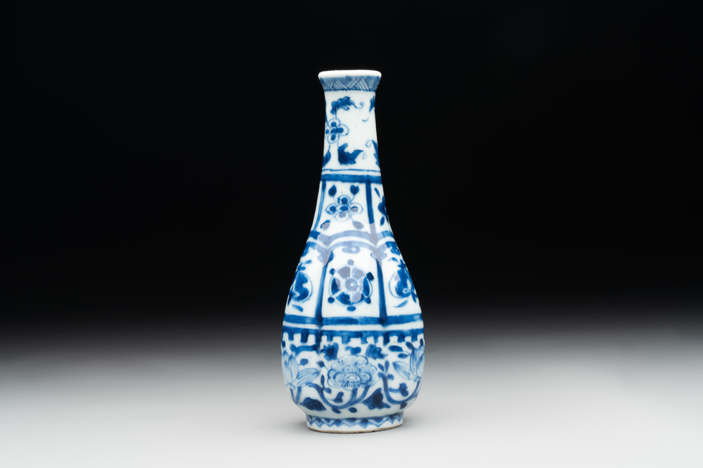 A Chinese blue and white facetted bottle vase with floral design, Kangxi