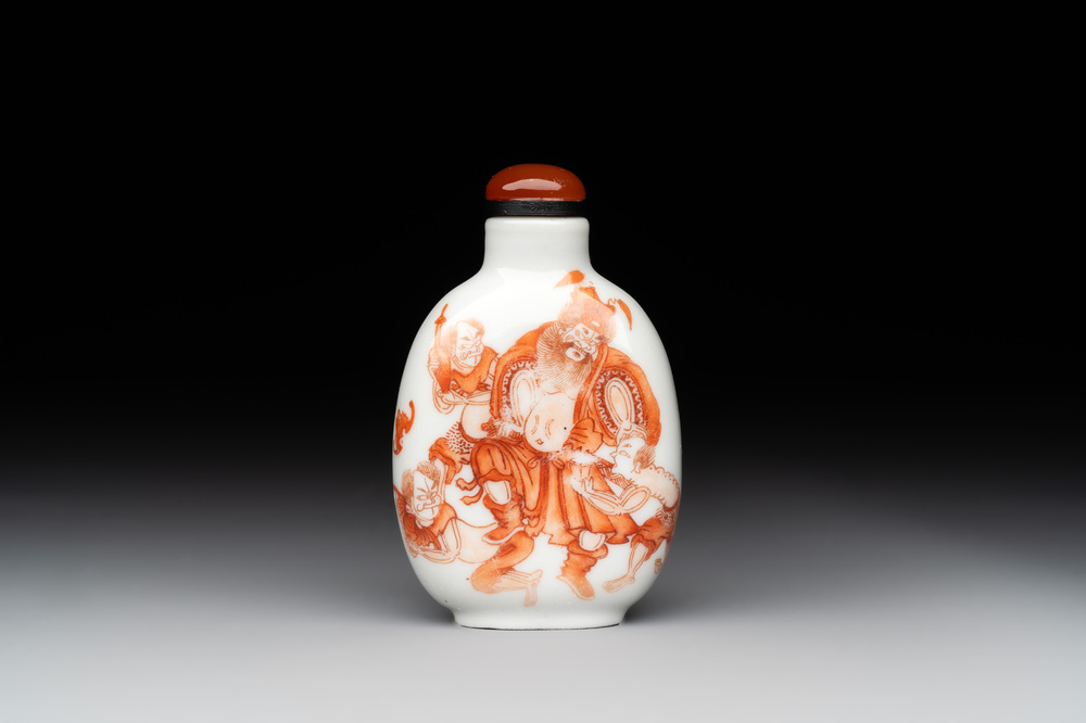 A fine Chinese iron-red 'Zhongkui' snuff bottle, 19th C.