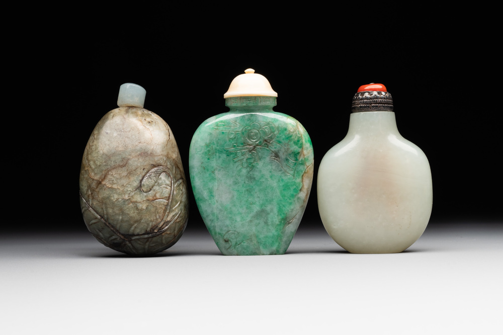 Three Chinese jade snuff bottles, 19/20th C.