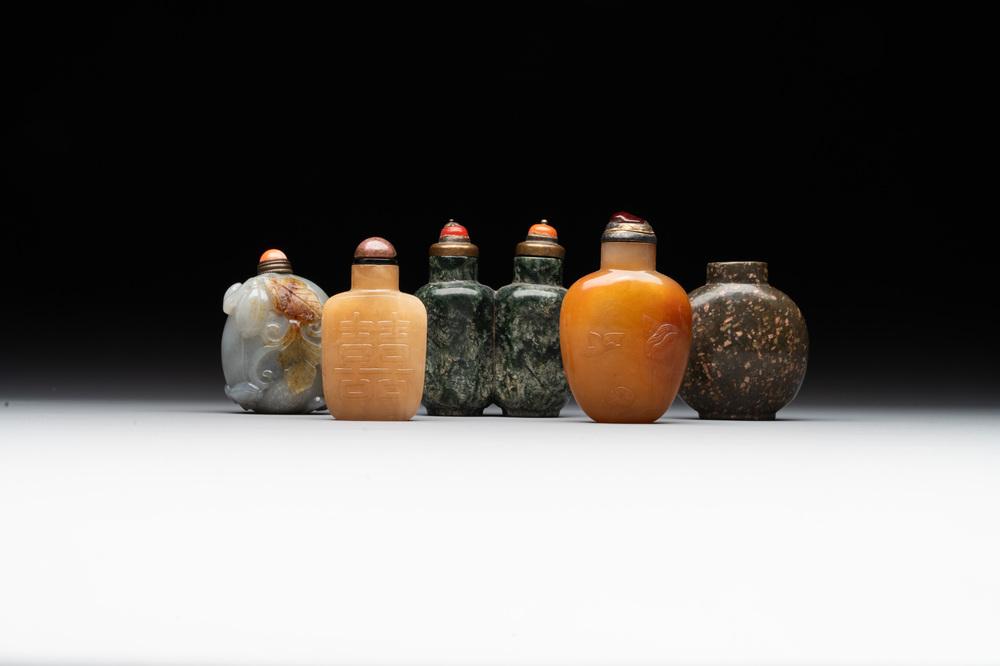 Five Chinese jade and hardstone snuff bottles, 20th C.