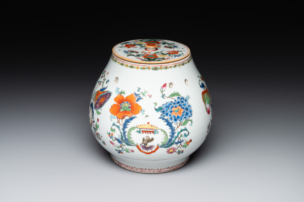 A Chinese famille rose 'Madame de Pompadour' pot-pourri jar and cover, Qianlong, ca. 1745