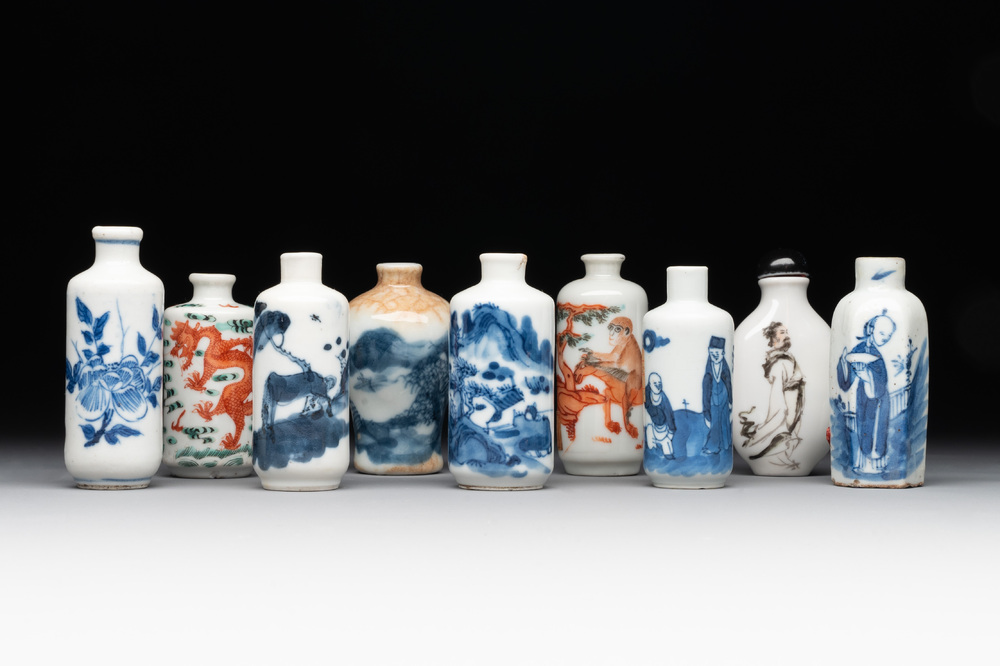 Nine various Chinese porcelain snuff bottles, Yongzheng and Tongzhi mark, 19/20th C.