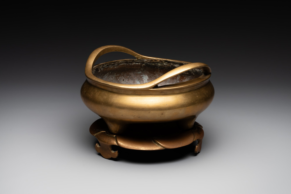 A Chinese bronze censer on stand, Wu Chen Mi Sheng Tang Zhi 戊辰米生堂制 mark, 19th C.
