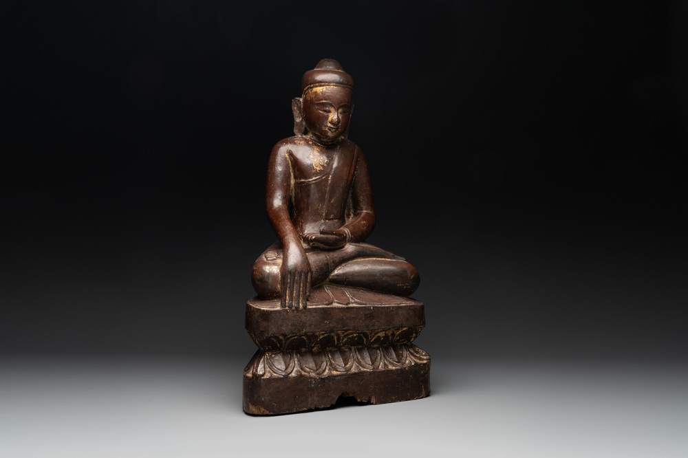 A Burmese lacquered and gilt wooden Buddha, 17/18th C.