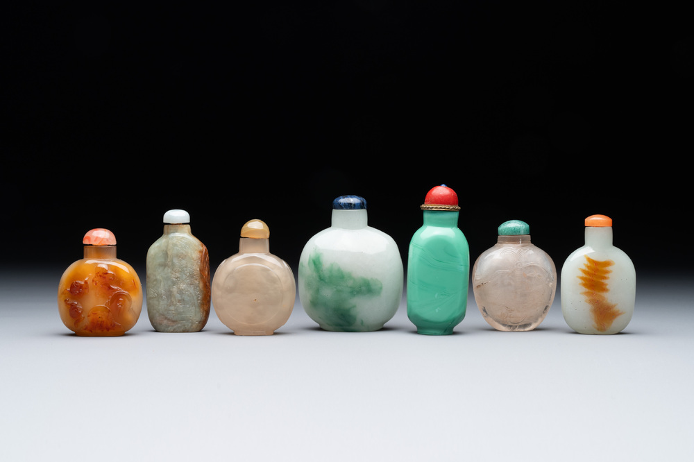 Seven various Chinese jade, agate and glass snuff bottles, 19/20th C.