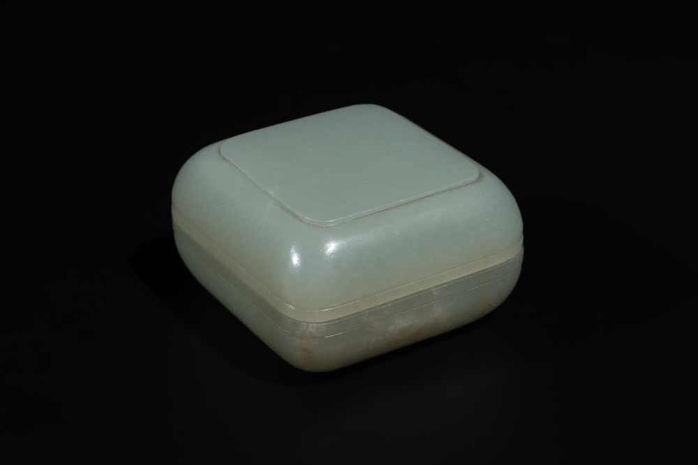 A square Chinese jade box and cover, 18/19th C.