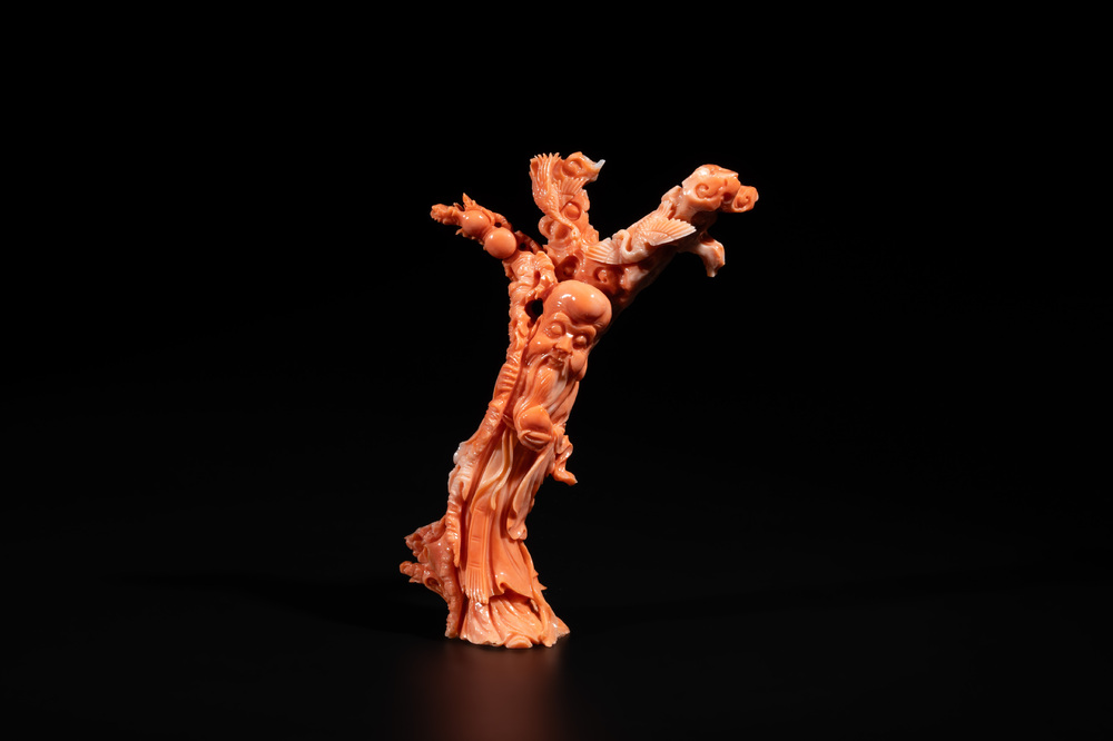 A Chinese red coral sculpture of Shoulao, 19/20th C.