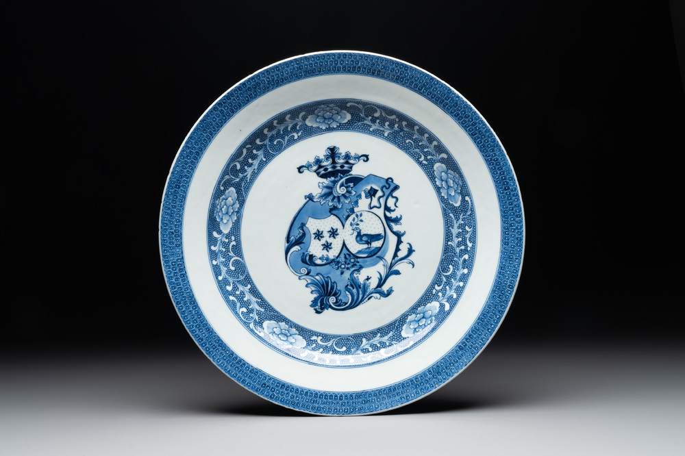 A Chinese blue and white armorial dish with an alliance coat of arms, Qianlong