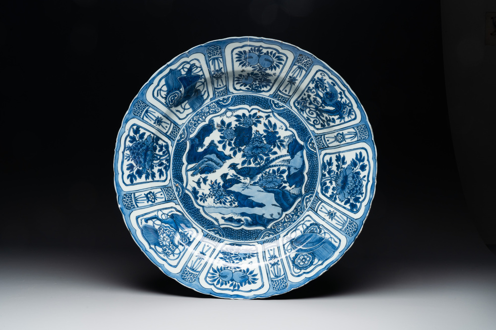 A large Chinese blue and white kraak porcelain dish with pheasants, Wanli