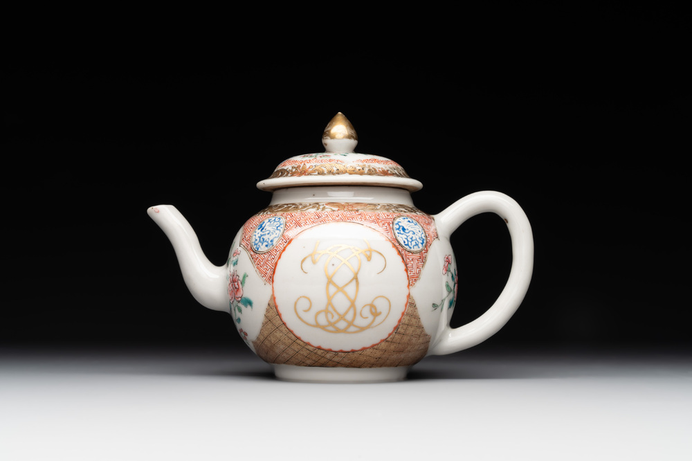 A Chinese monogrammed famille rose teapot with floral design, Yongzheng/Qianlong