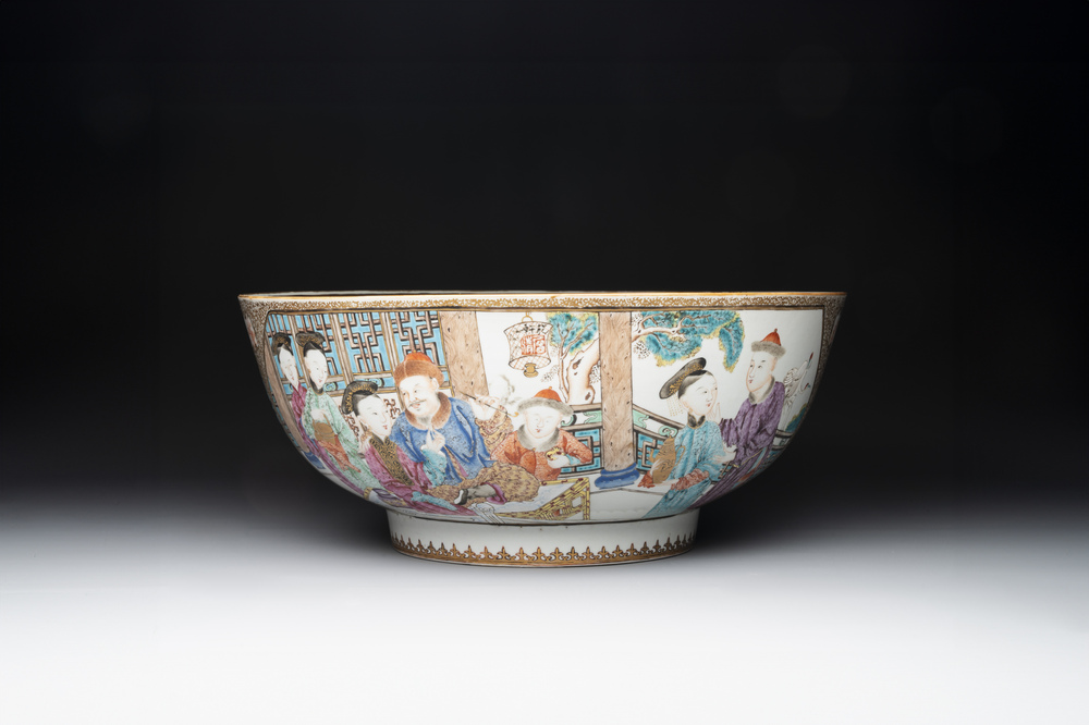 A rare and large Chinese Canton famille rose 'mandarin subject' bowl, Hua Xuan 花軒 and Ju Qing 居清 mark, Qianlong