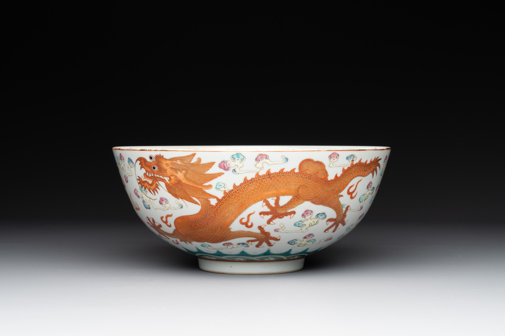 A Chinese famille rose 'dragon' bowl, Xuantong mark, 20th C.