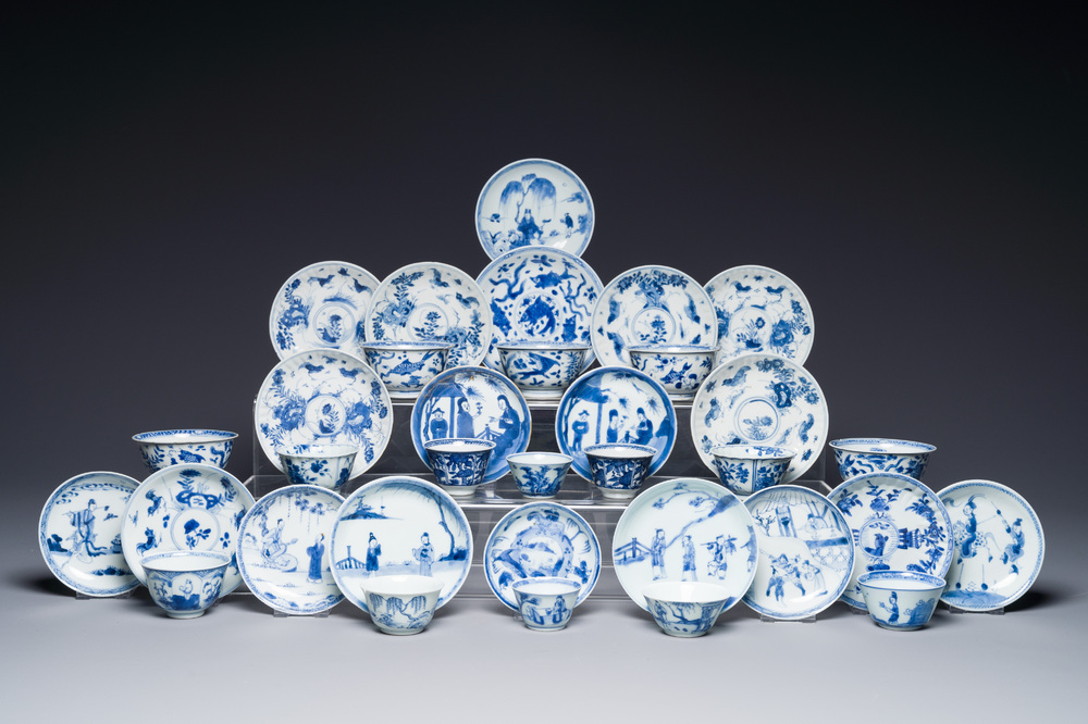 15 Chinese blue and white cups and 19 saucers, Kangxi/Yongzheng