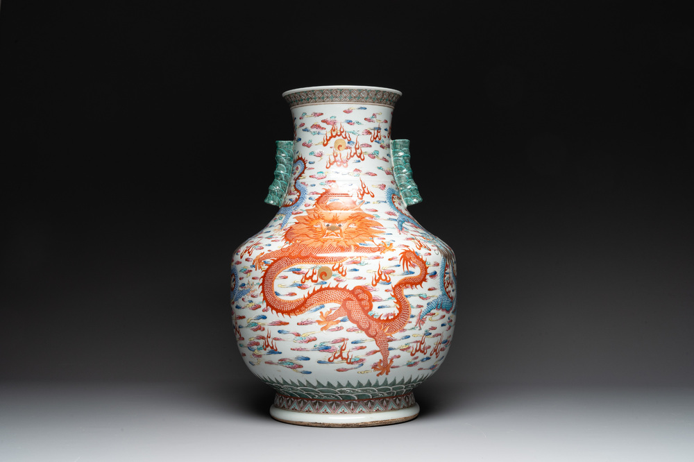 A large Chinese famille rose 'dragon' 'hu' vase, 19/20th C.