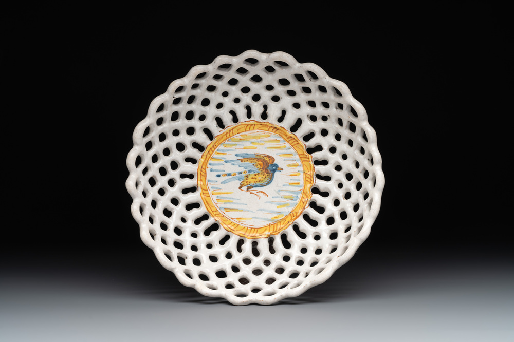 A reticulated Italian blue, white and yellow 'bird' bowl, Italy, Faenza or Deruta, 17th C.