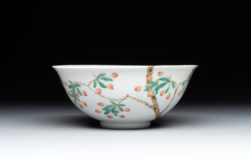 A Chinese famille verte 'goji' bowl, Daoguang mark, 20th C.