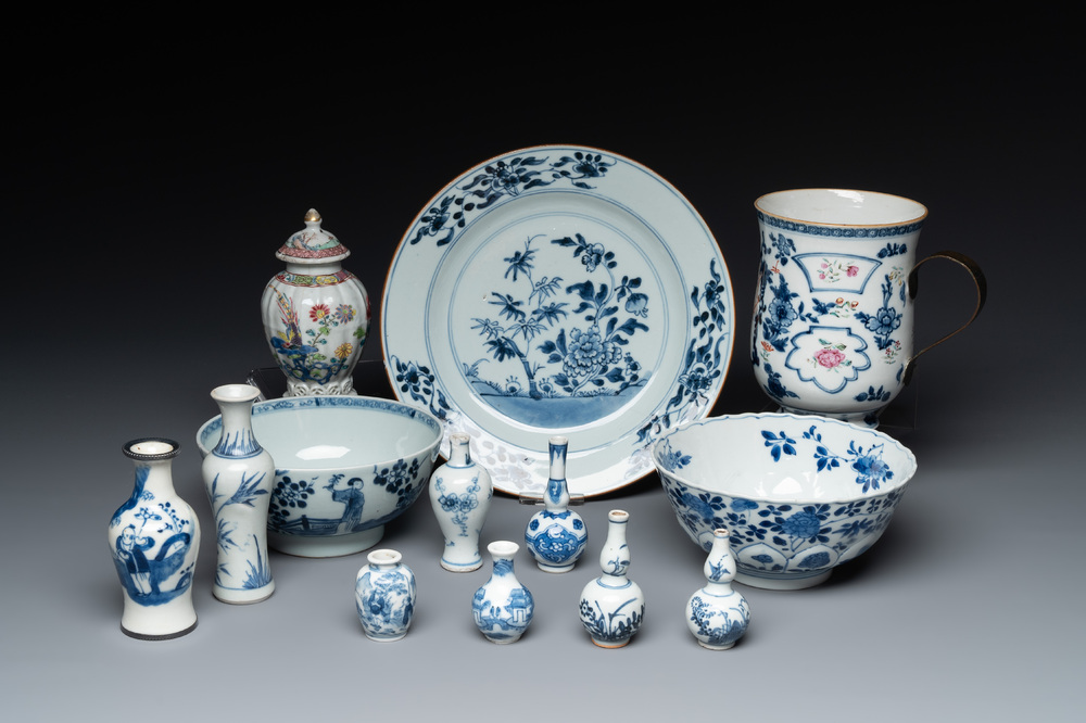 A varied collection of 13 Chinese famille rose, blue and white wares, Transitional period/19th C.