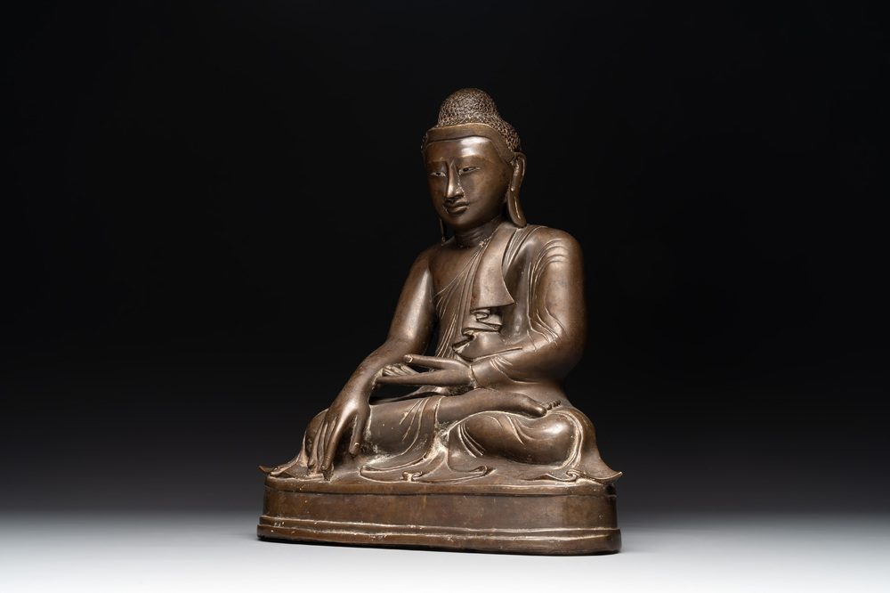 A Burmese bronze Mandalay-style Buddha in bhumisparsha mudra, 18/19th C.