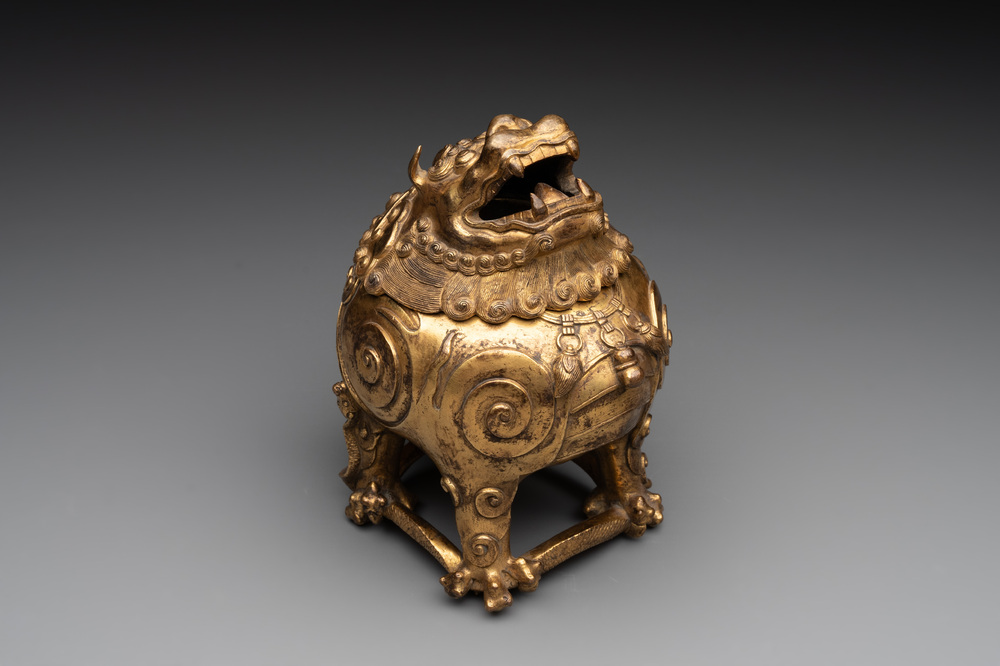 A finely cast Chinese gilt bronze 'luduan' incense burner and cover, Ming, 15/16th C.