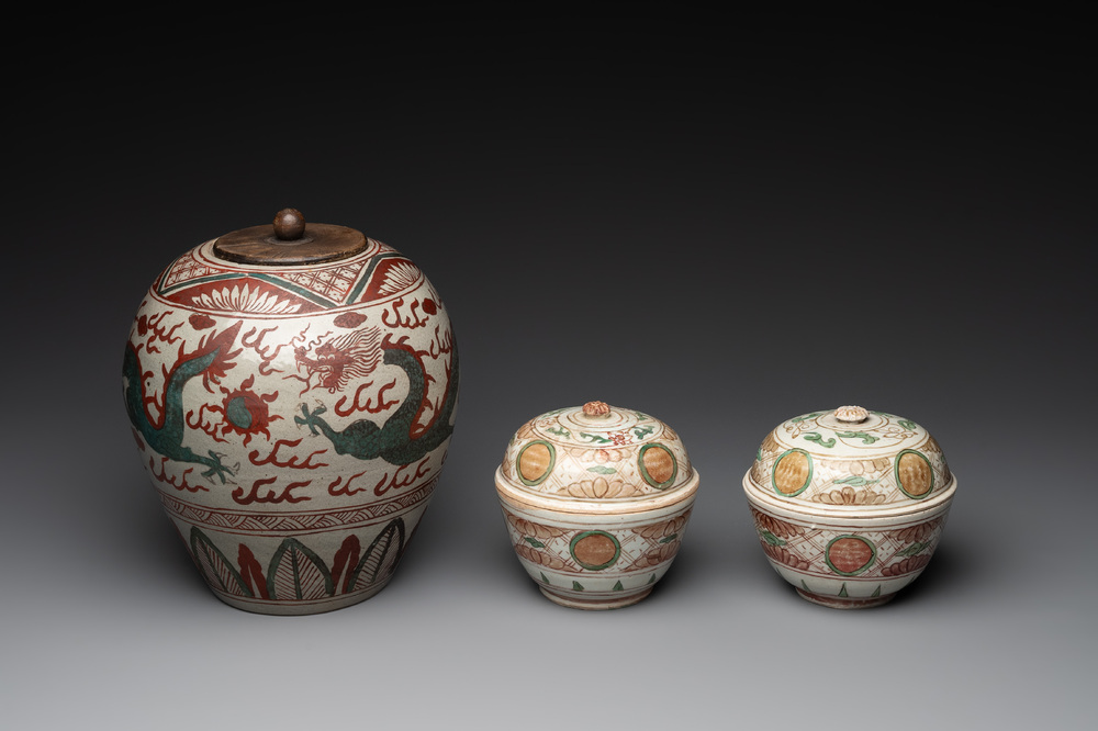 A Chinese Swatow green- and red-enamelled 'dragon' jar and a pair of covered bowls, Ming