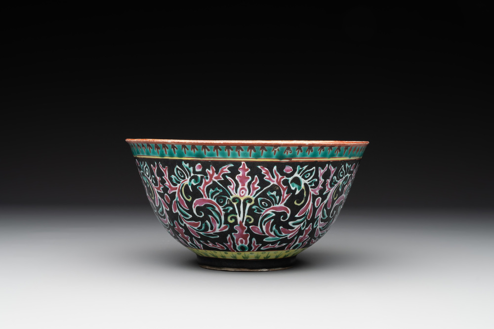 A rare Chinese black-ground Bencharong bowl for the Thai market, 19th C.