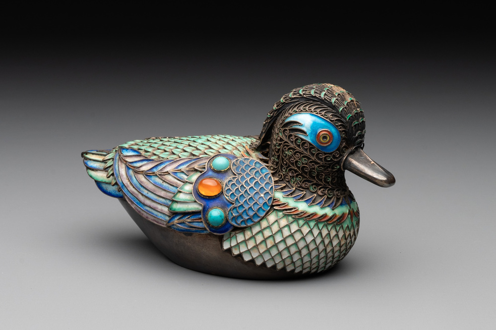 A Chinese precious stone inset, enamelled and filigree silver mandarin duck-form box and cover, 19/20th C.
