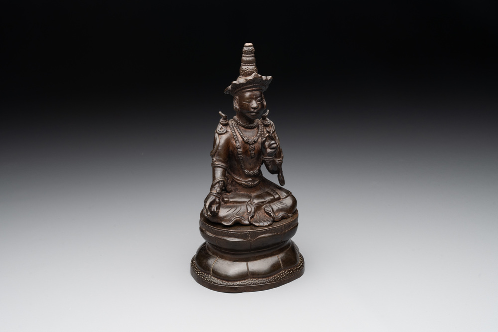 A Vietnamese bronze deity on a lotus throne, 18/19th C.