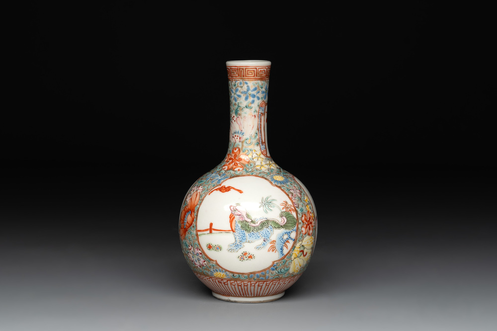 A Chinese famille rose bottle vase, Ju Ren Tang 居仁堂製 mark, Republic