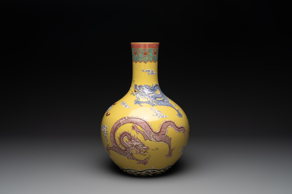 A Chinese famille rose yellow-ground 'dragon' 'tianqiu ping' vase, 20th C.