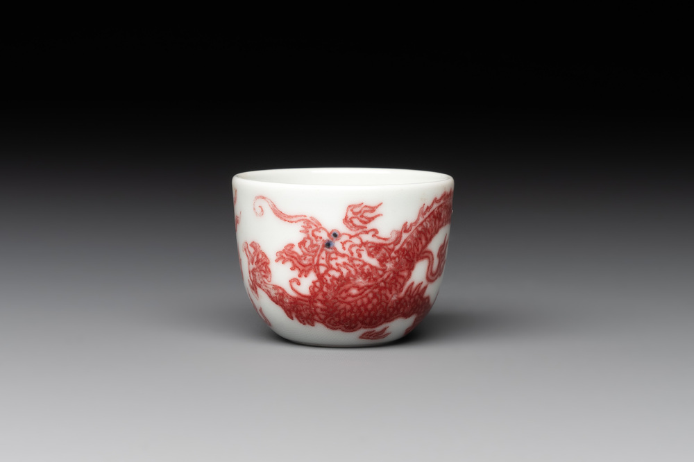 A small Chinese blue, white and copper-red 'dragon' wine cup, Lang Jin Ge Zhi 郎唫閣製 mark, 19/20th C.