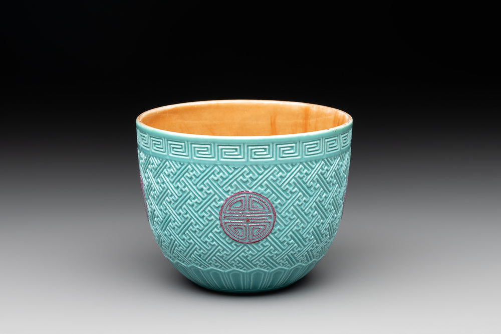 A Chinese famille rose turquoise-glazed and 'faux-bois' cup, 20th C.