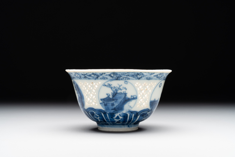 A Chinese blue and white reticulated bowl, Transitional period