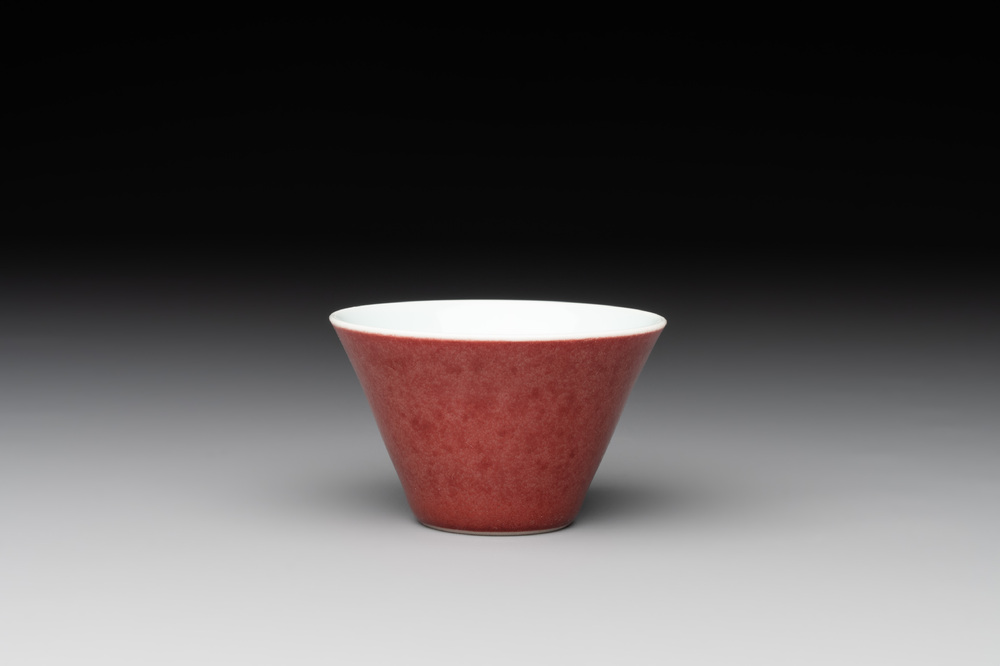 A Chinese copper-red-glazed cup, Zhu Feng 珠峰 mark, 18/19th C.