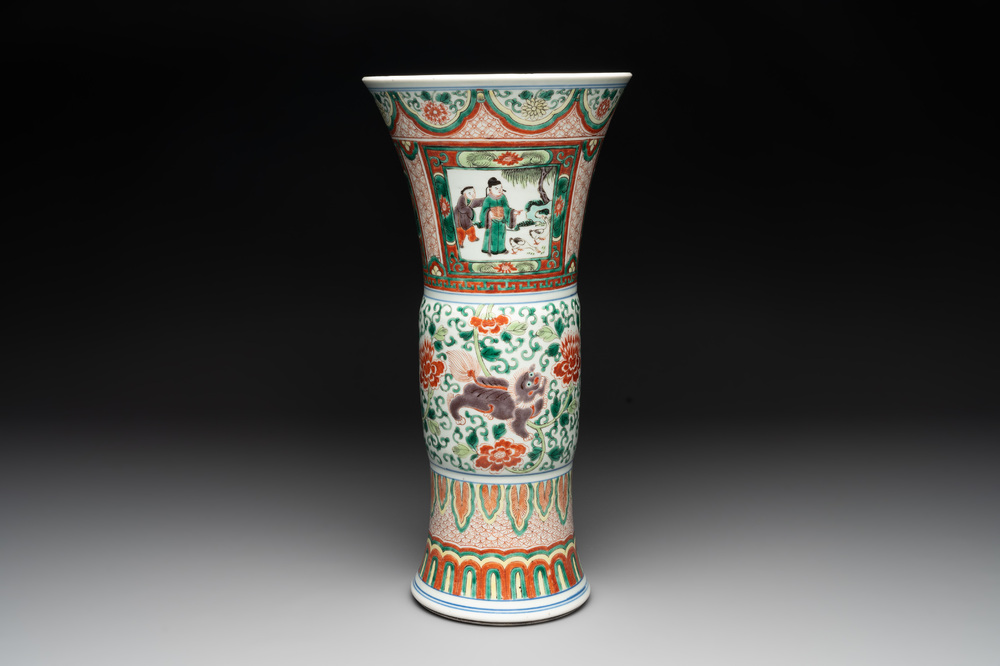 A Chinese wucai 'gu' vase with Buddhist lions, peony scrolls and figures, 19th C.