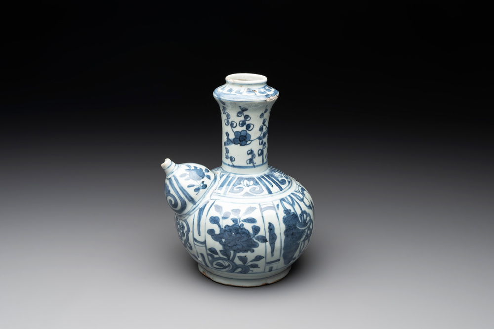 A Chinese blue and white 'kraak' porcelain kendi, Wanli