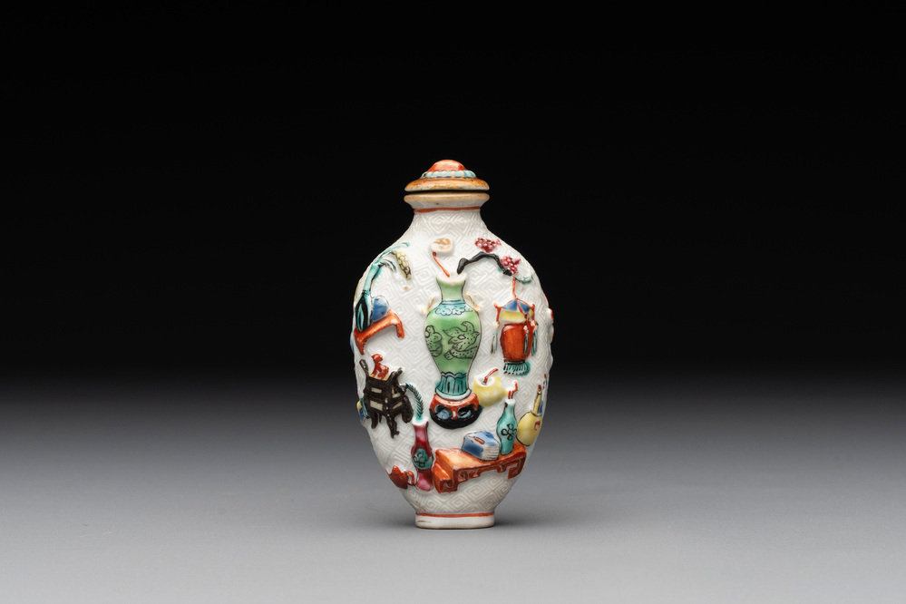 A Chinese molded famille rose 'antiquities' snuff bottle and porcelain stopper, Qianlong mark, 19th C.
