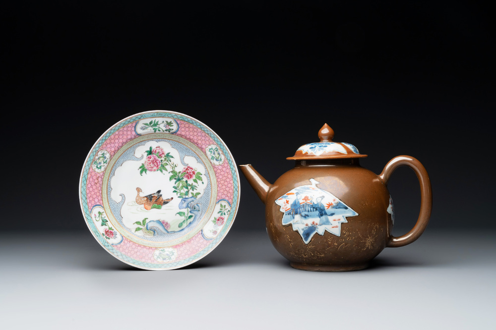 A Chinese famille rose ruby-back 'mandarin ducks' plate and a large capucin-brown-ground Imari-style teapot, 18/19th C.