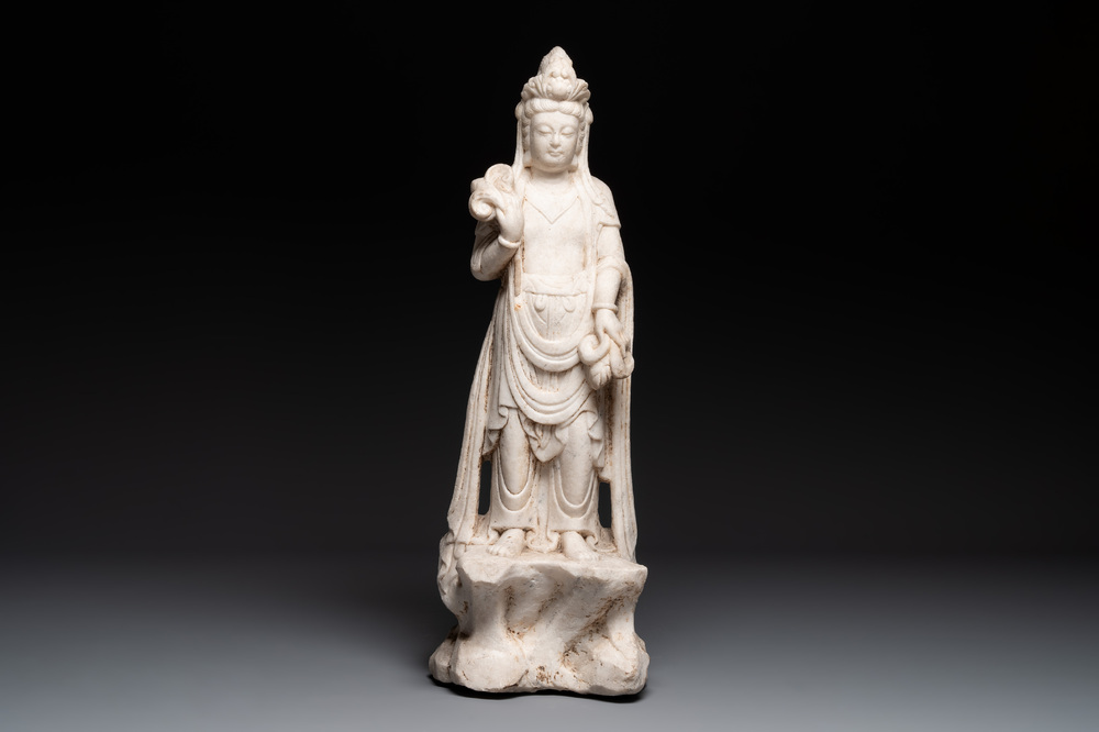 A Chinese white marble sculpture of Guanyin, 19/20th C.