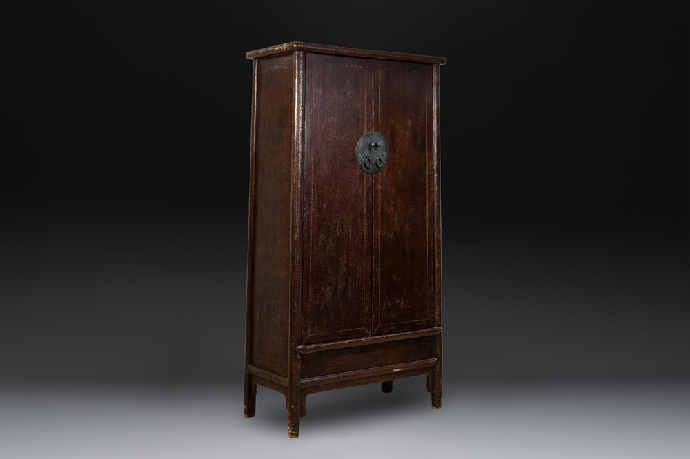 A large Chinese lacquered tapered round-corner cabinet, 'yuanjiaogui', Ming, 16/17th C.