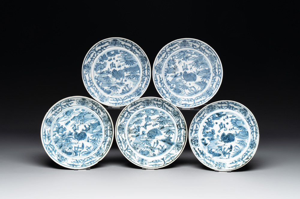 Five Chinese Swatow blue and white 'rooster' plates, Ming