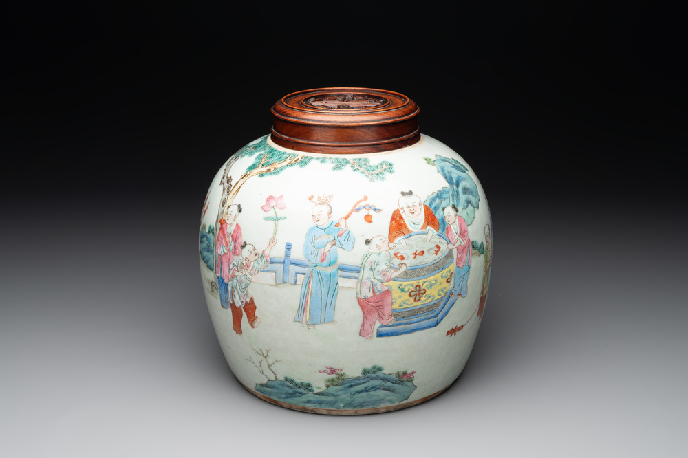 A Chinese famille rose '100 boys' jar and wooden cover, 19th C.