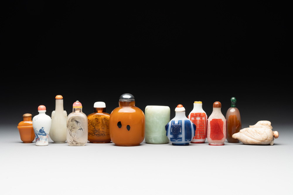 A collection of 12 Chinese snuff bottles and a jade pendant, Chenghua mark, 18/20th C.