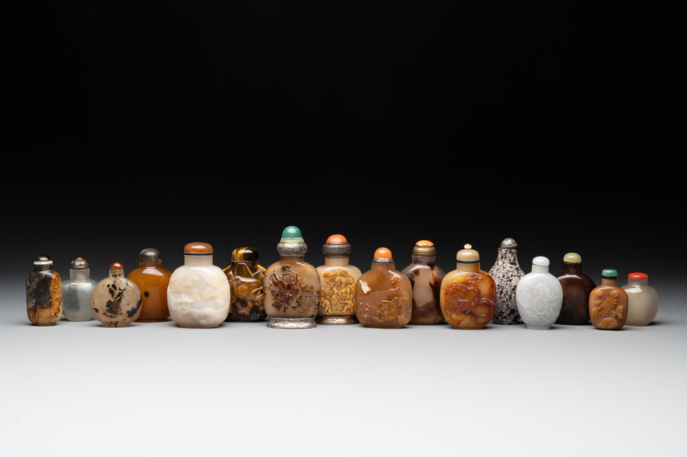 A collection of 16 Chinese precious stone snuff bottles, 19/20th C.
