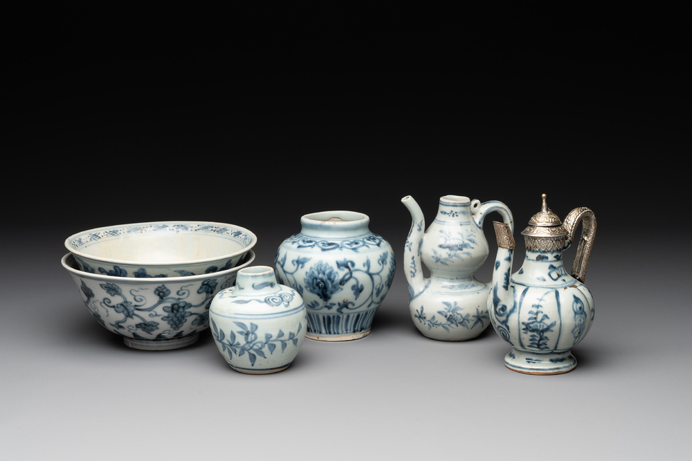 Two Chinese blue and white bowls, two jarlets and two ewers, Ming