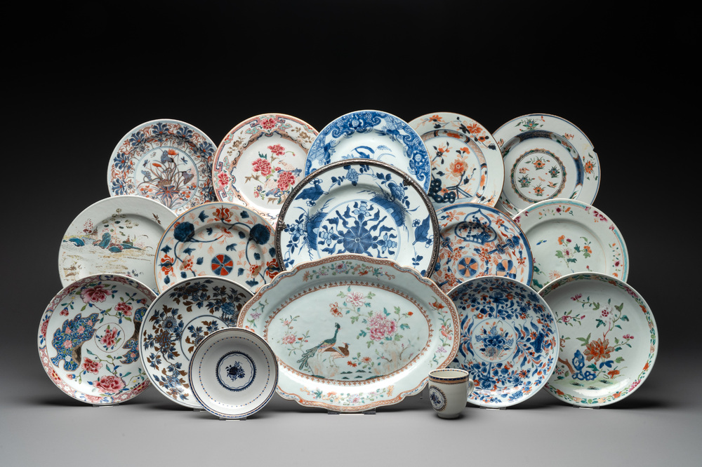 A collection of 17 Chinese blue and white, famille rose and Imari-style wares, Kangxi/Qianlong